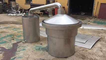 制酒設(shè)備廠家合肥酒廠用對輥高粱粉碎機(jī)_農(nóng)業(yè)機(jī)械欄目_