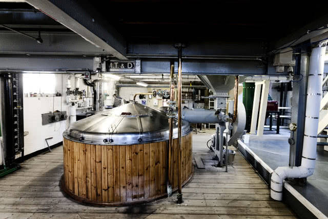 濃香型白酒的釀酒工藝,固態(tài)發(fā)酵是名優(yōu)酒核心!老師傅總結(jié)的經(jīng)驗